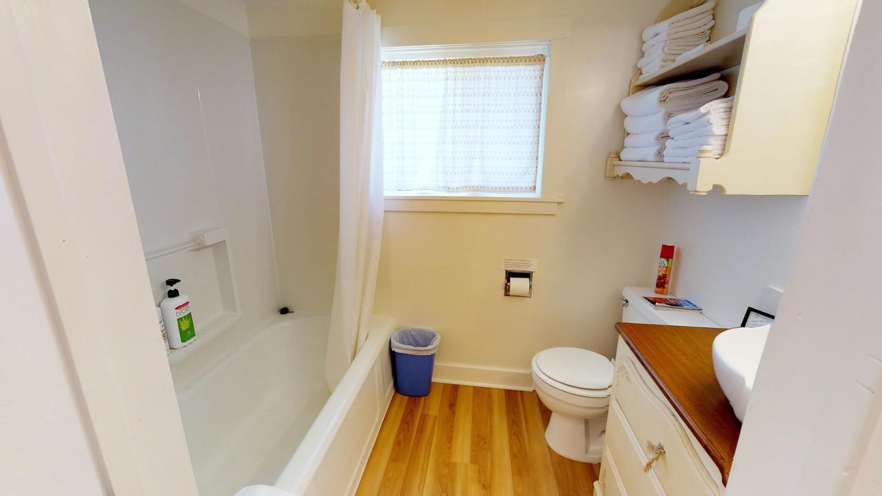 Hot Tub And Grandma'S Cottage, Charming And Nostalgic Blanding Bagian luar foto
