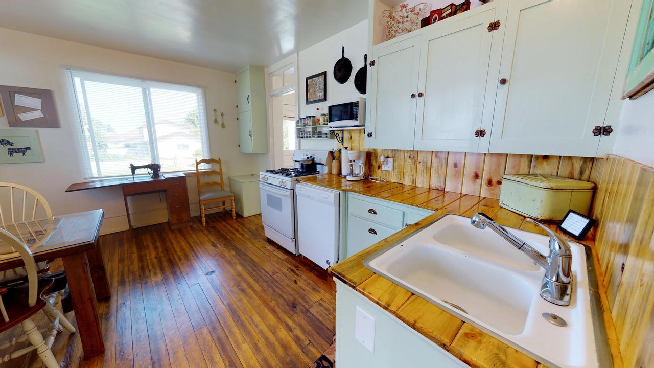 Hot Tub And Grandma'S Cottage, Charming And Nostalgic Blanding Bagian luar foto